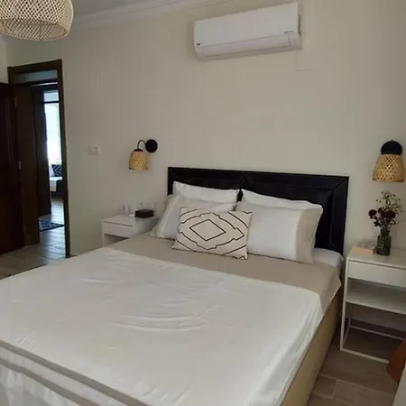 Amazin New Near Centre . Villa *